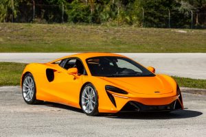 New 2024 McLaren Artura Profile